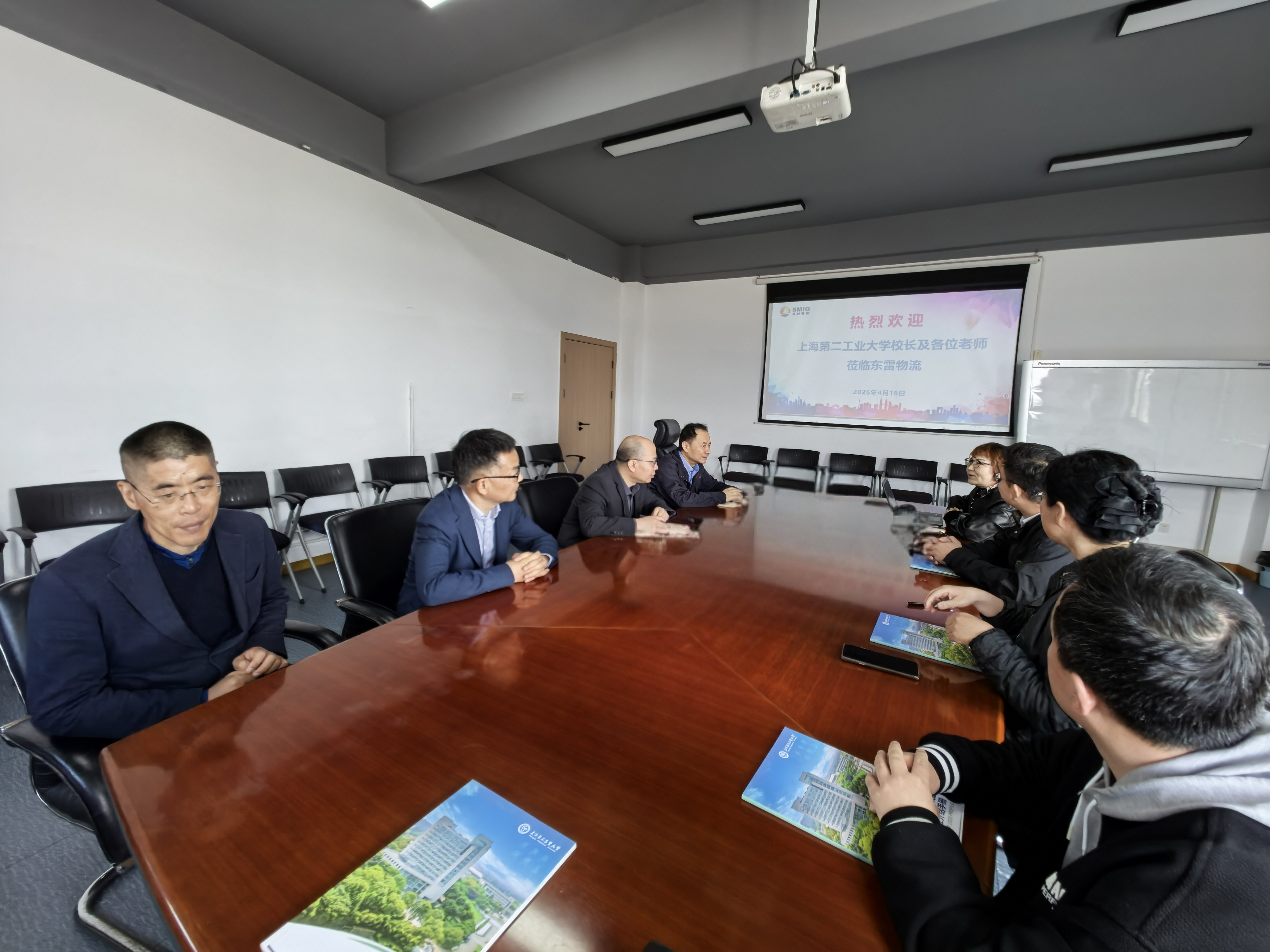 19f4df4d563ca8af9dbc9a567f8f2073